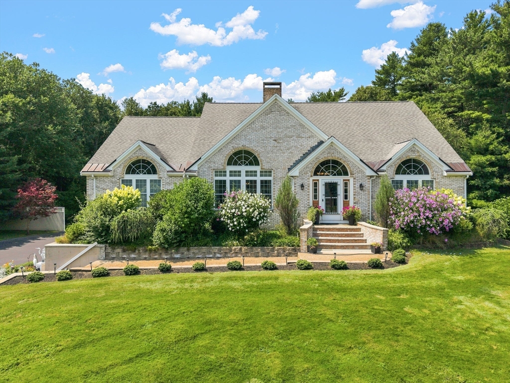 4-bed Single Family at 10 Edna Cir, Freetown