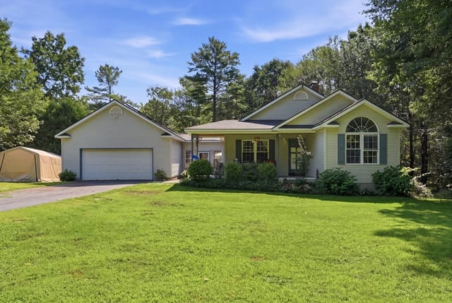 Casa Unifamiliar de 3 quartos em 77 Old Gilbertville Rd, Ware
