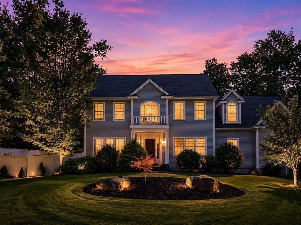 4-bed Single Family at 28 Hickory Dr, Shrewsbury