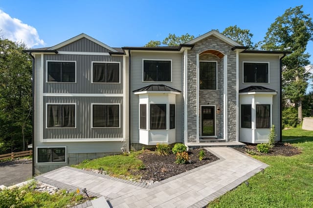 5-bed Single Family at 9 Flanagan Dr, Shrewsbury