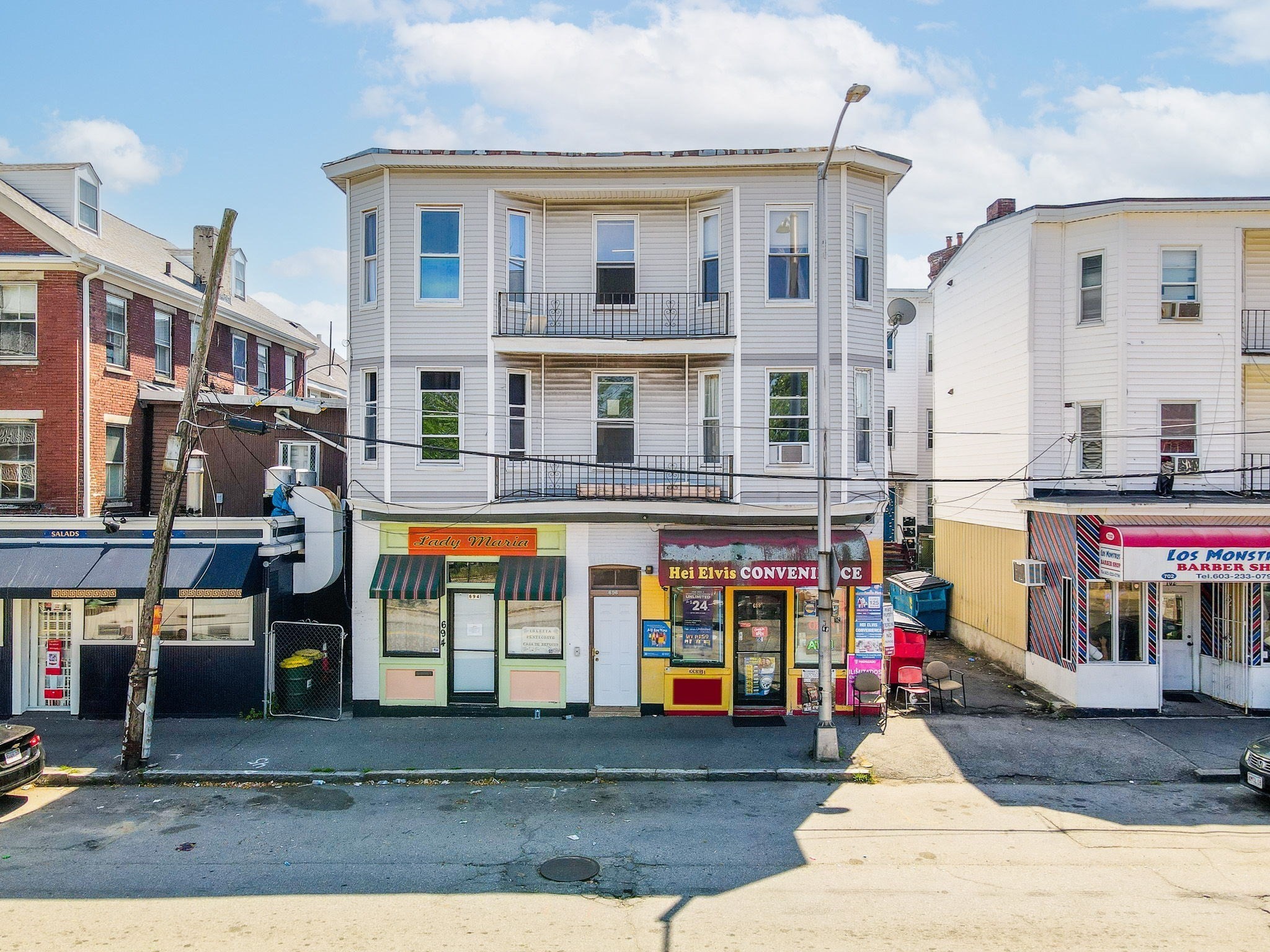 Multifamiliar de 14 habitaciones en 694 Merrimack Street, Lowell