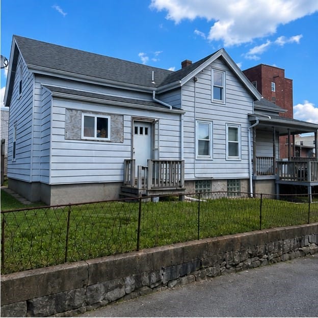 3-bed Single Family at 21 Everett St, Fall River