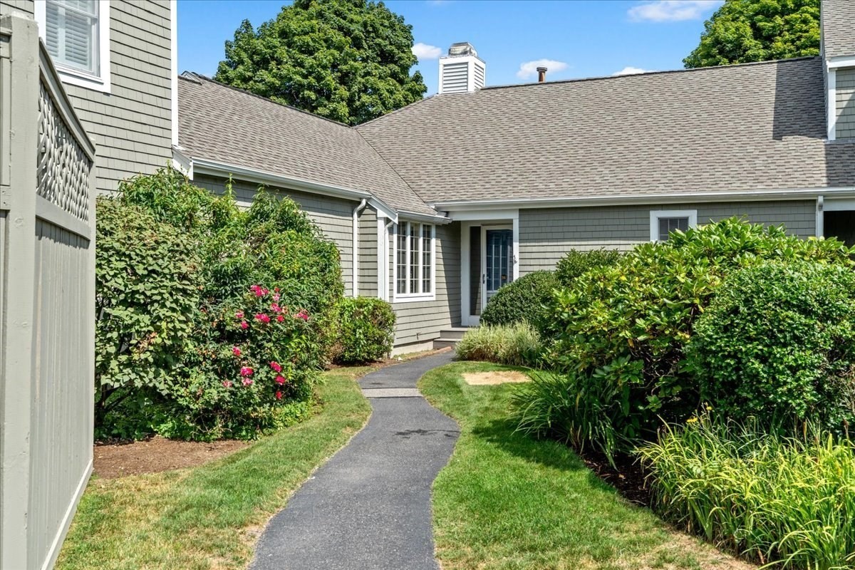 Condomínio de 2 quartos em 56 Floret Cir # 56, Hingham