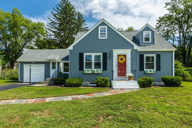4-bed Single Family at 31 Thompson St, East Longmeadow