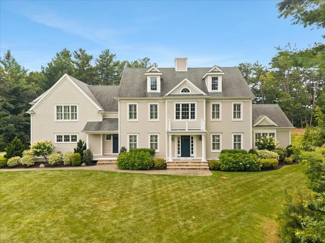 4-bed Single Family at 384 Country Club Way, Kingston