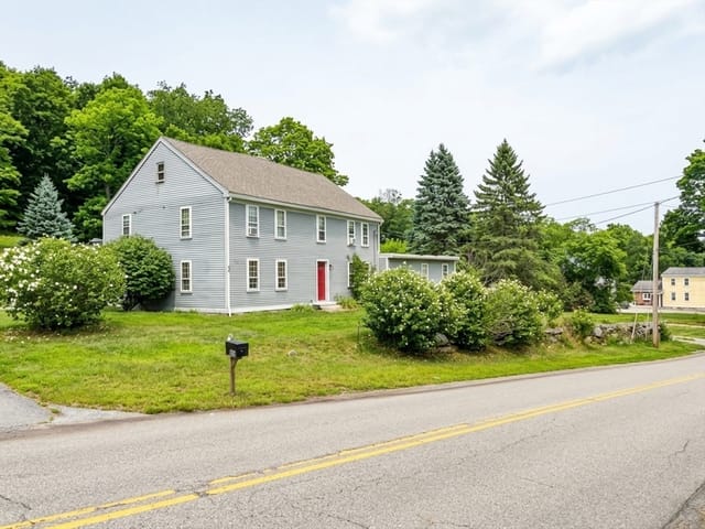 Multifamiliar de 7 quartos em 829 W Lowell Ave, Haverhill