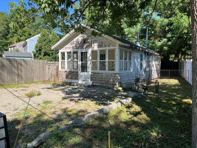 1-bed Single Family at 16 West St, Hanson