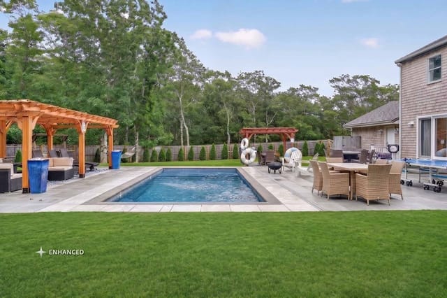 4-bed Single Family at 105 Whalers Walk, Edgartown