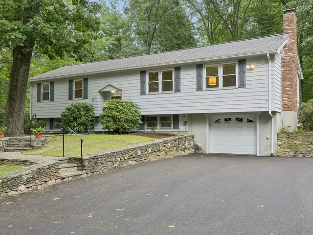 Casa Unifamiliar de 3 quartos em 210 Chamberlain St, Holliston