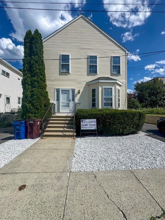 Multifamiliar de 4 quartos em 130 Washburn Ave, Revere