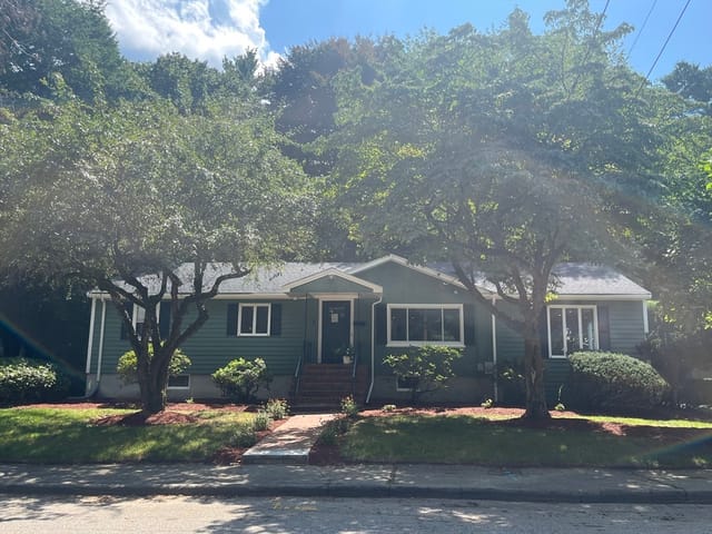 4-bed Single Family at 5 Carbrey Avenue, Sharon