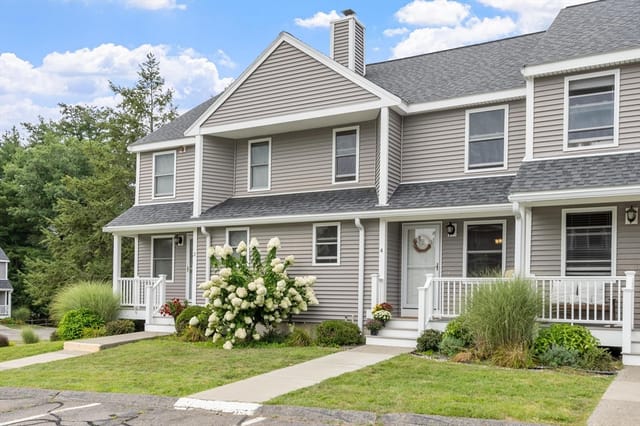 Condomínio de 2 quartos em 4 Sycamore Dr # 4, Leominster