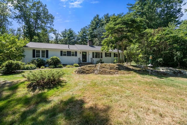 Casa Unifamiliar de 3 quartos em 24 Great Rock Road, Sherborn
