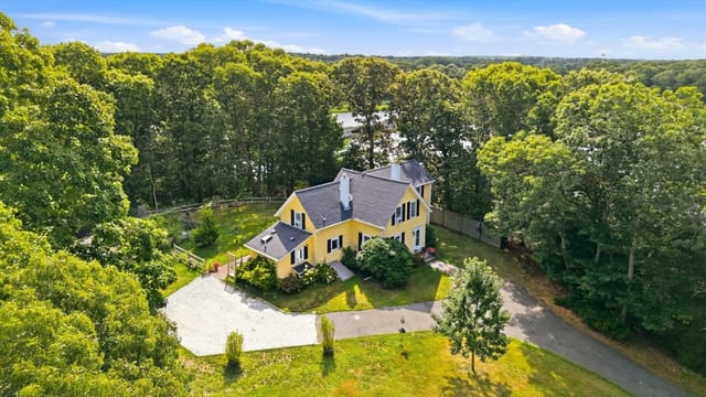 Casa Unifamiliar de 3 quartos em 775 Shore Rd, Bourne