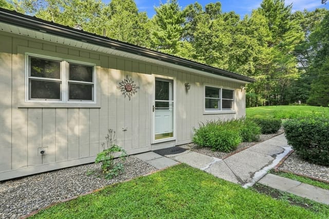 2-bed Single Family at 55 North St, Belchertown