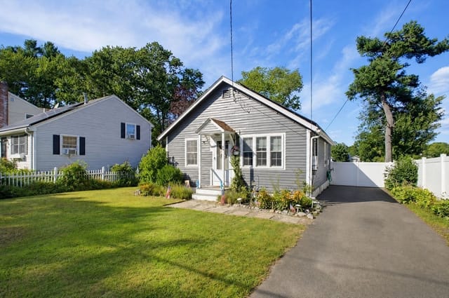 Casa Unifamiliar de 2 quartos em 46 W Shore Rd, Holbrook
