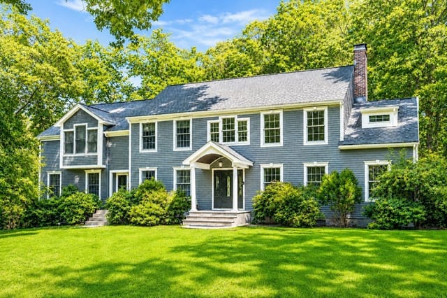 4-bed Single Family at 20 Rolling Ln, Dover