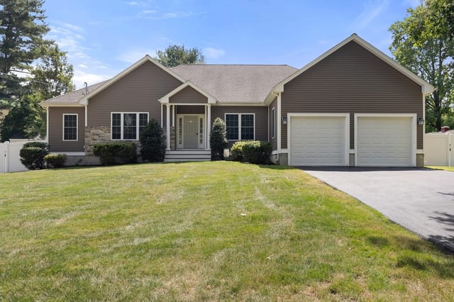 Casa Unifamiliar de 3 quartos em 67 Bayberry Hill Road, Attleboro