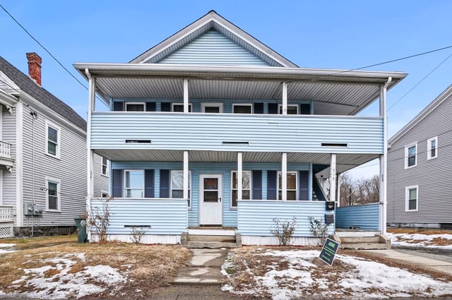 Multifamiliar de 4 habitaciones en 218 Central Street, Leominster