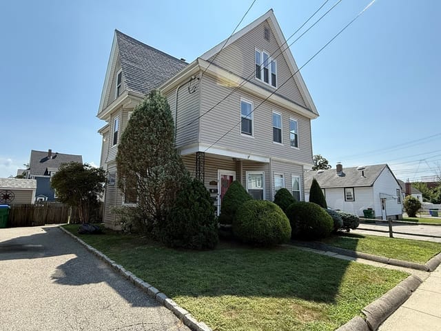 Multifamiliar de 4 quartos em 7 Pembroke St, Medford