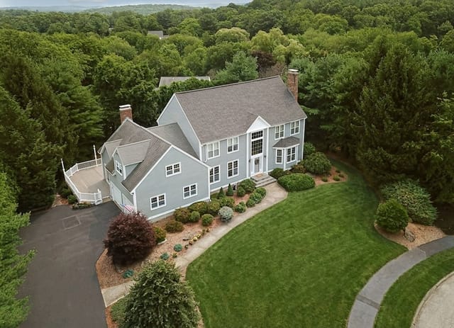 4-bed Single Family at 9 Fieldstone Dr, Shrewsbury