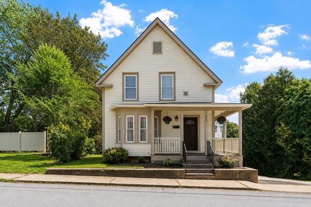 3-bed Single Family at 460 Pleasant St, Gardner