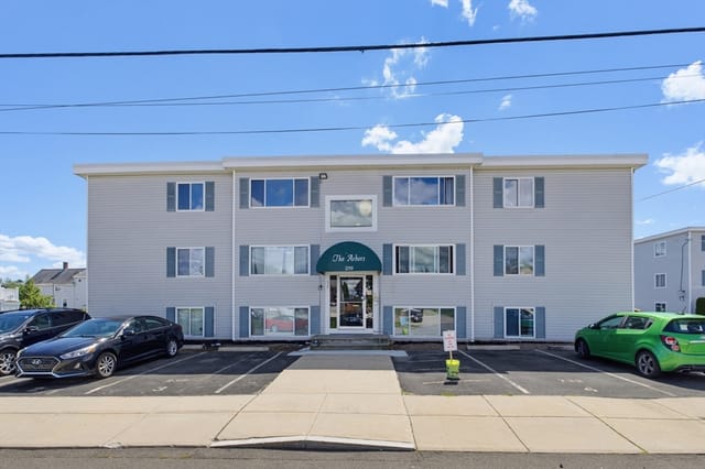 3-bed Condo at 239 Glasgow St # 1, Fall River