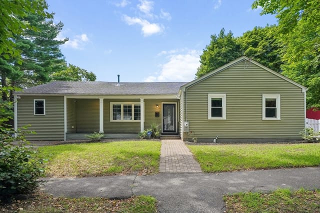 Casa Unifamiliar de 4 quartos em 45 Adanac Rd, Milton