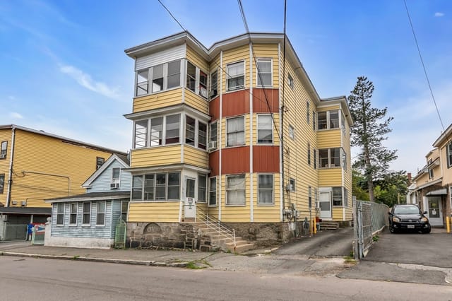 Multifamiliar de 7 habitaciones en 30-32 Spruce, Lawrence