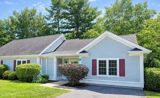 2-bed Condo at 23 Sandy Cir # 23, Lakeville