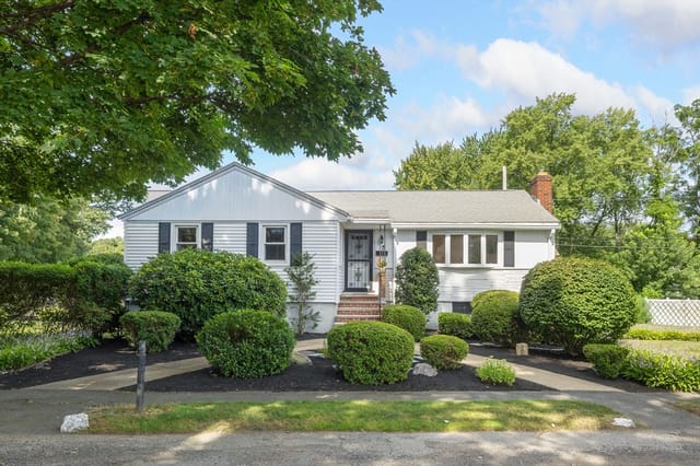 Casa Unifamiliar de 3 quartos em 12 Third St, Saugus