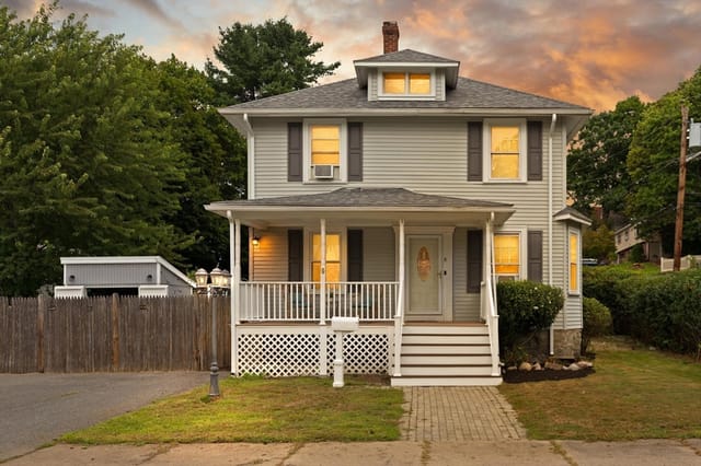 Casa Unifamiliar de 3 quartos em 8 Palmer Ave, Saugus