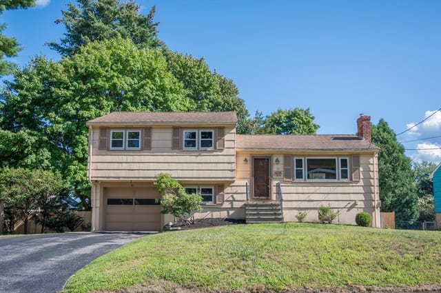 3-bed Single Family at 21 Debra Ln, Framingham