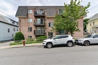 Condomínio de 2 quartos em 22 Irving St # 14, Everett