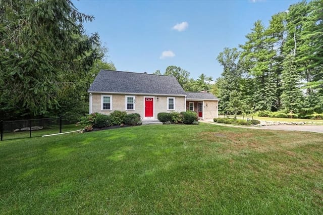 4-bed Single Family at 127 Taylor St, Pembroke