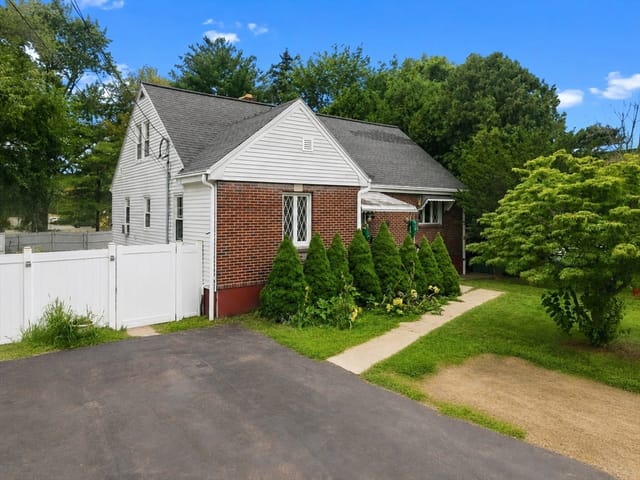 4-bed Single Family at 26 Beulah St, Framingham