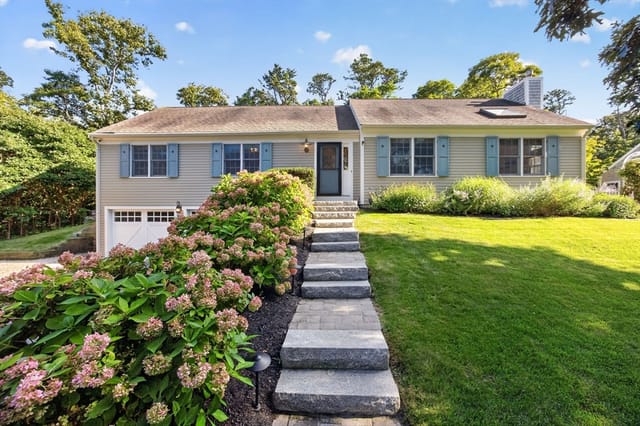 3-bed Single Family at 23 Taylors Pond Rd, Chatham