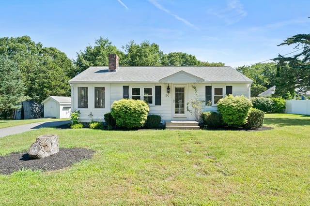 2-bed Single Family at 50 Florida St, Marshfield