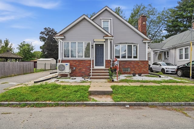4-bed Single Family at 64 Stewart St, Chicopee
