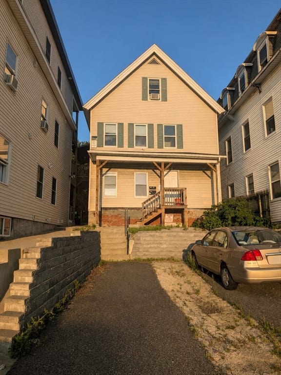 Multifamiliar de 5 quartos em 17 Ward St, Worcester