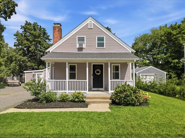 Casa Unifamiliar de 3 quartos em 246 Thurber Ave, Attleboro