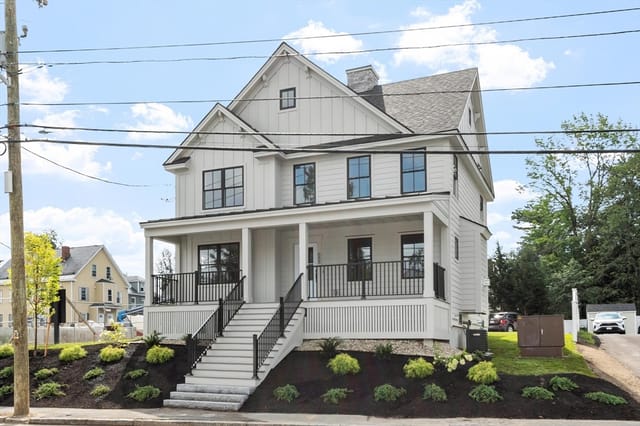 4-bed Single Family at 688 Westford St, Lowell
