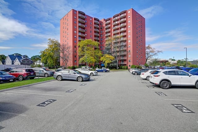 Condomínio de 2 quartos em 115 W Squantum St # 513, Quincy