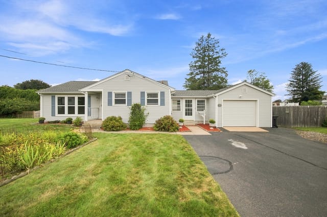 3-bed Single Family at 70 Crestwood, Chicopee