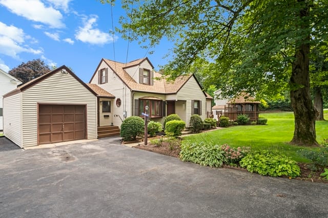 3-bed Single Family at 59 Federal Street, Agawam