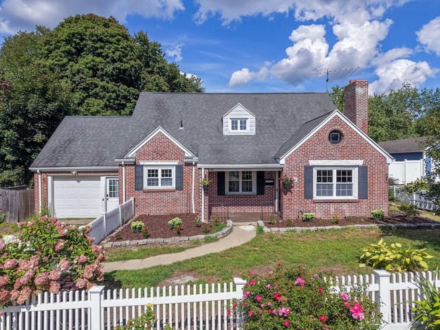 5-bed Single Family at 115 Saint James Ave, Chicopee