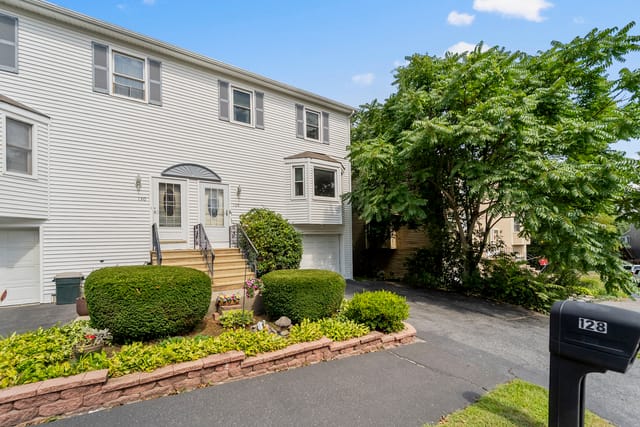 3-bed Single Family at 128 Orton St Ext, Worcester