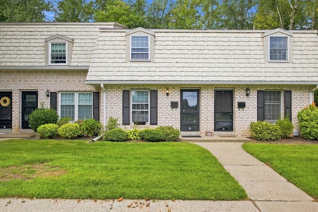 2-bed Condo at 7 Corey Colonial # 7, Agawam