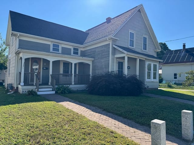 4-bed Multi-Family at 89 E Main St, Ayer