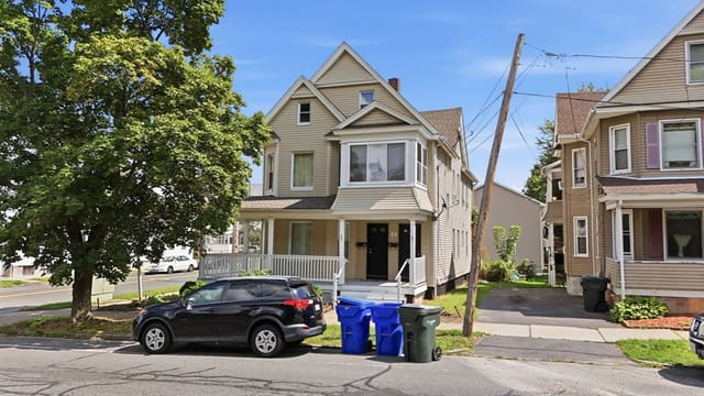 Multifamiliar de 6 quartos em 55-57 Oak St, Springfield